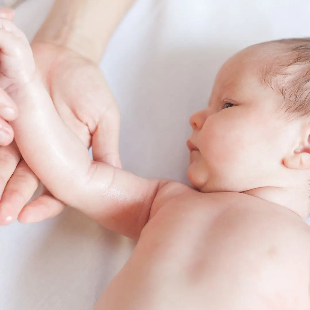 Mum bonding with baby using Pod Organics massage oil in bedtime routine